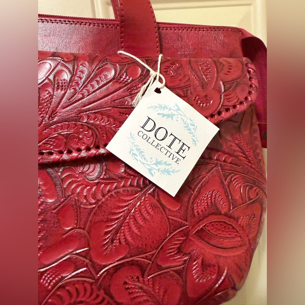 Alexis David Red Tooled Leather Shoulder Bag in Red the Sophia Dote Collective - Picture 6 of 7